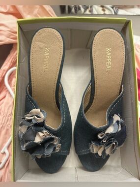 NEW- 9 X-Appeal Women's Mules  Denim Slide Sandals with Floral denim Accent